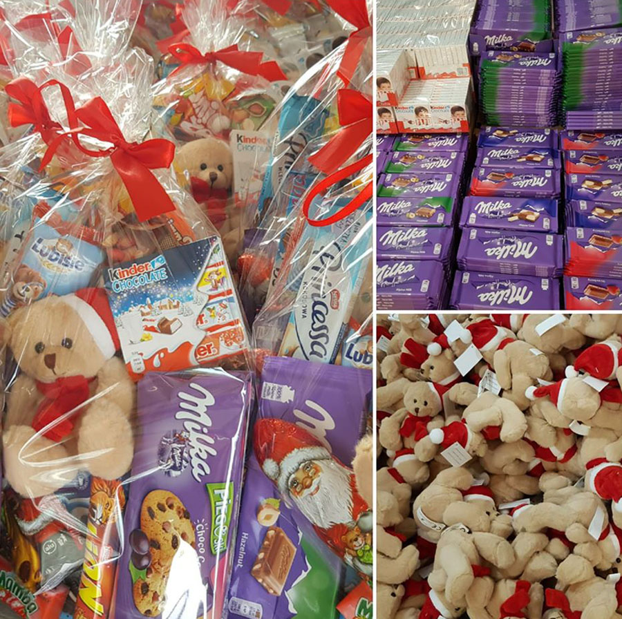paczki mikołajkowe, świąteczne ze słodyczami i maskotką, w celofanowym woreczku z uchwytem, kokardką i karnecikiem z logo firmy